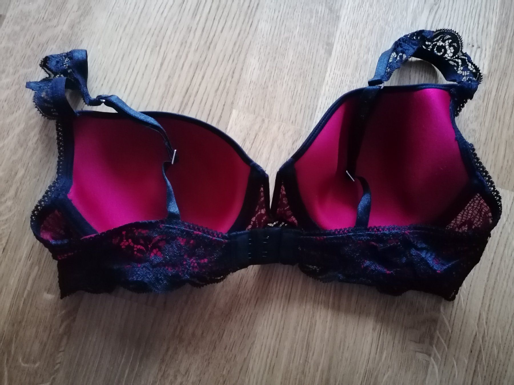 Beldona Autres dessous: Schwarz-roter Bh von Beldona – Neuf (Voir description) à Thun par Nalu02 1