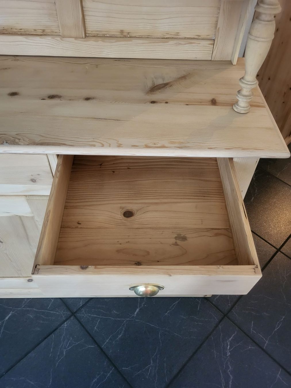 Credenze: Wunderschönes antikes Buffet/Anrichte restauriert – Usato da Hofstetten SO venduto da famburgert 6