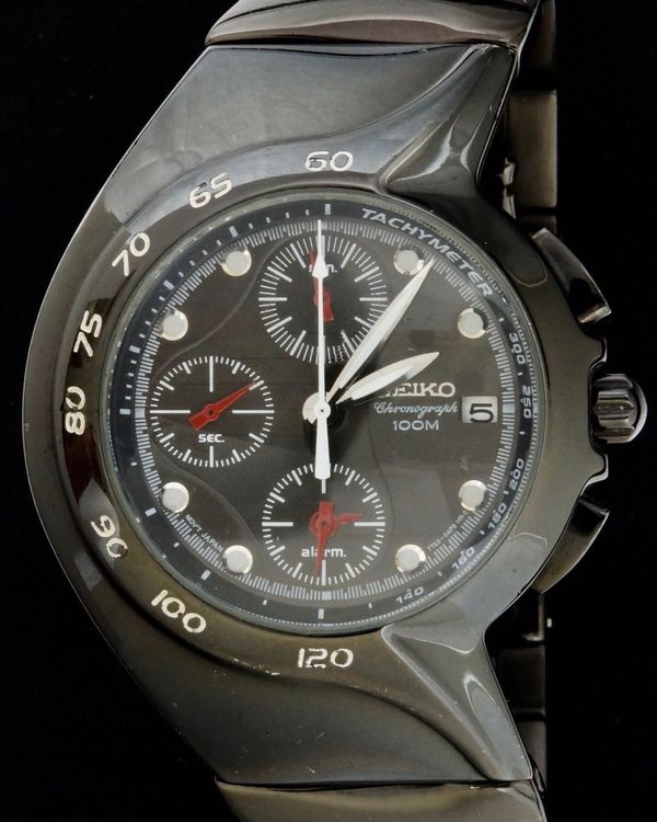 Seiko chronograph best sale 100m noir