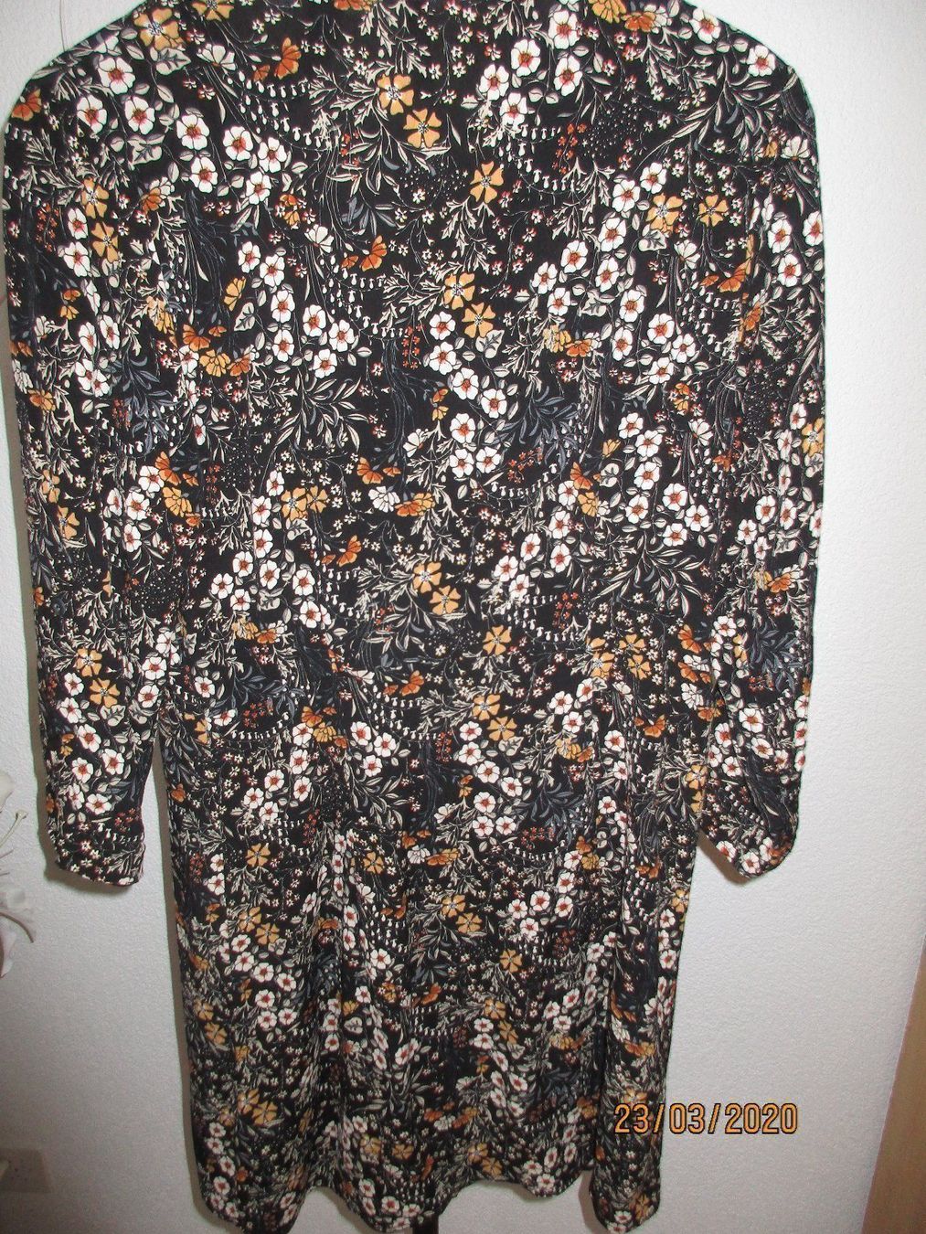 Kleider: blumiges Kleidli M super bequem – Gebraucht aus Ottenbach von Claurin 4