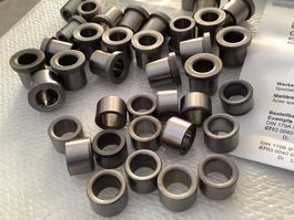 39 Zylindrische & Bund Bohrbuchsen Ø12mm