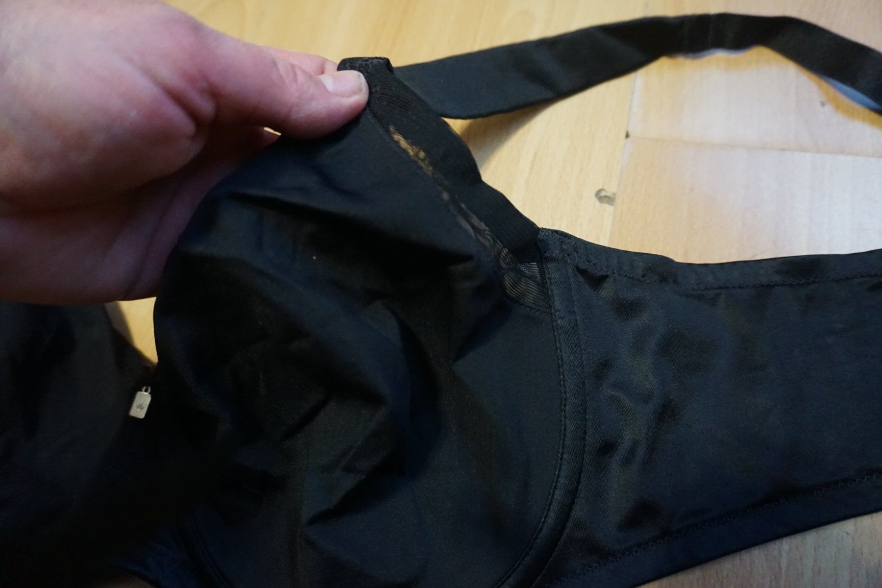 Triumph Sonstige Unterwäsche: Schwarzer BH von Triumph  Grösse 90C – Gebraucht aus Zürich von einalemjena 2
