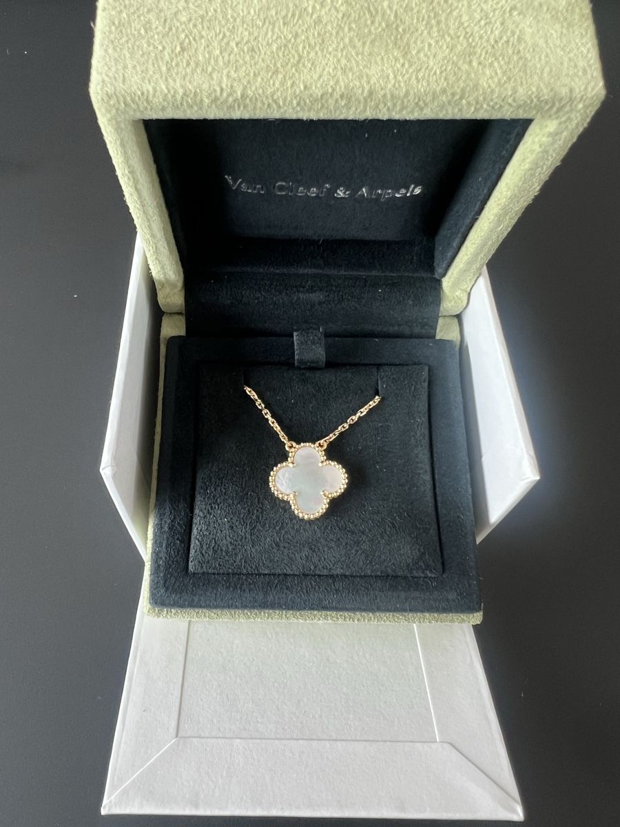 Van Cleef Catenine: New Van Cleef & Arpels, Vintage Alhambra – Nuovo e nell'imballaggio originale da Stäfa venduto da CarolinaC.