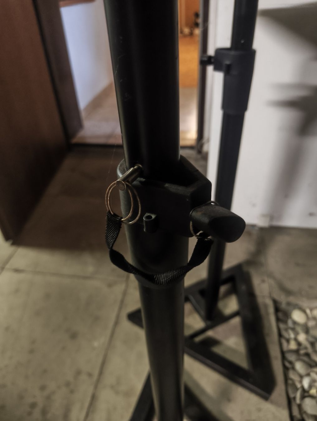 Fixations: boxenstativ – D'occasion à Läufelfingen par sim_fr2v 2