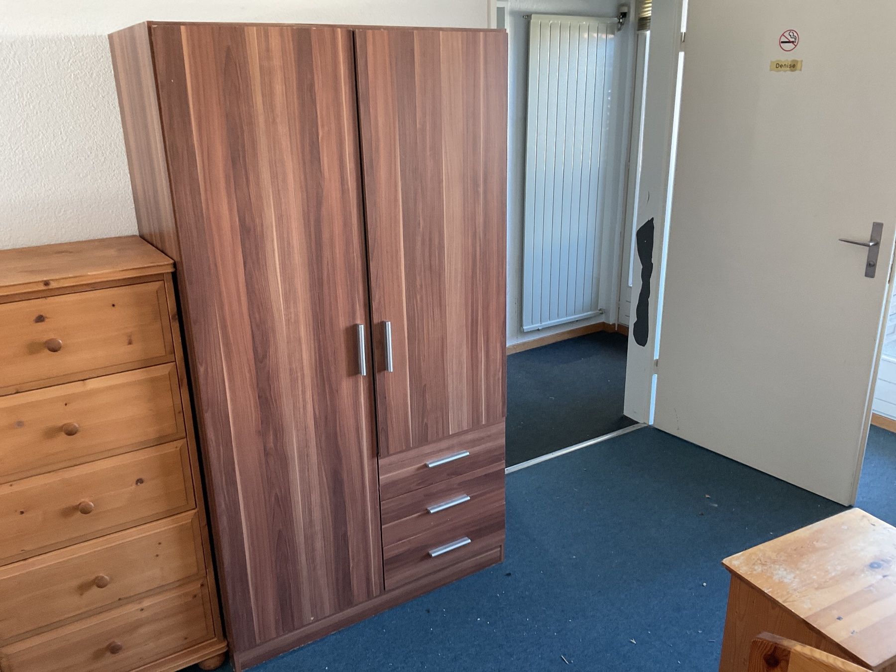 Armoires: Holzbrauner Schrank – D'occasion à Uster par Hotelliquidation