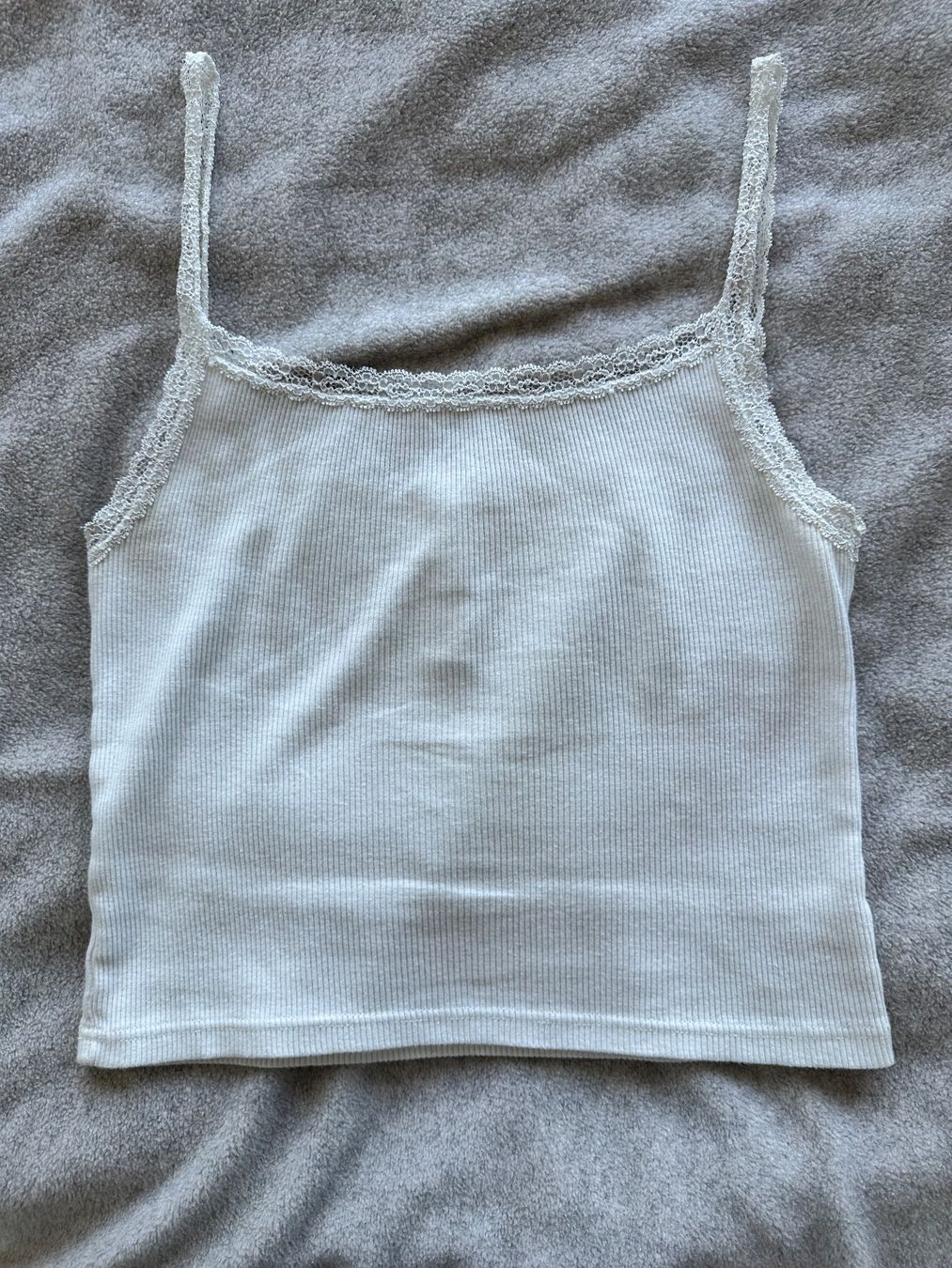 Brandy Melville Top: Brandy Melville white top - One Size – Nuovo (secondo la descrizione) da Dübendorf venduto da ayl_t992 2