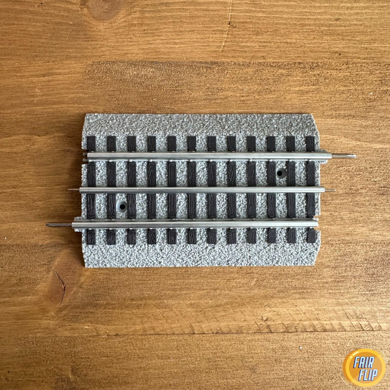 Lionel Modellini di ferrovie: Lionel Fastrack 5 inch ISOLATOR Straight – Nuovo e nell'imballaggio originale da Luzern venduto da fairflip