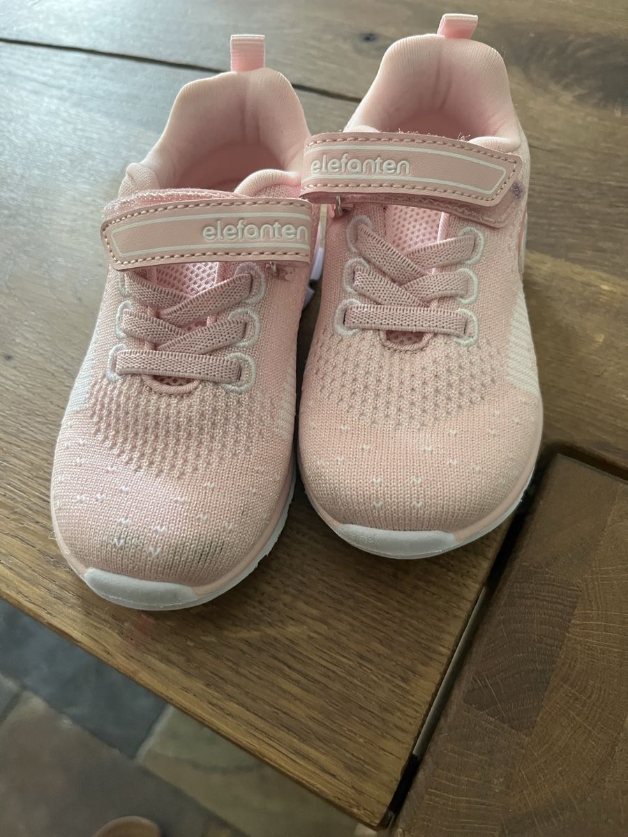 Schuhe für Mädchen: 2x Mädchen Schuhe grösse 23 – Gebraucht aus Ottenbach von niki1991234 1