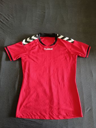 Hummel Trikot in Rot - Ideal für den Sommer, Grösse S