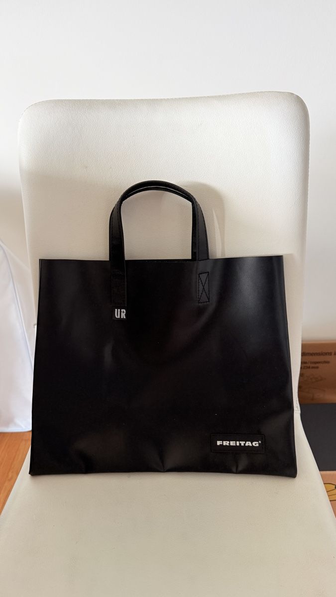 Freitag Taschen: Freitag Cake Bag komplett schwarz – Gebraucht aus Muri AG von Madoxx72