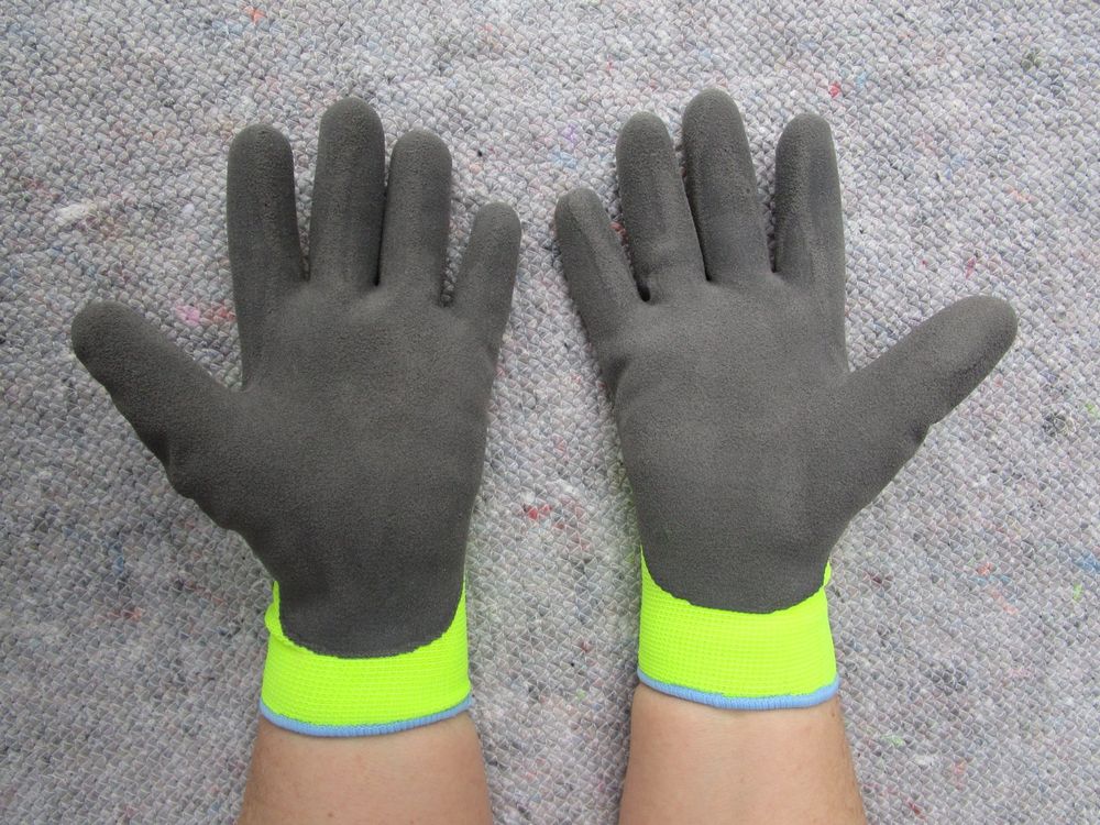 Guanti & manicotti: 100 Paar Winterhandschuhe, Textilhandschuhe gummiert 9/M – Nuovo (secondo la descrizione) da Eschenbach SG venduto da brocarte 3
