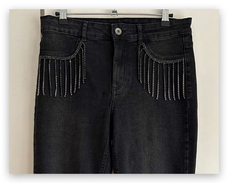 Coole schwarze Jeans mit Strass-Steinen