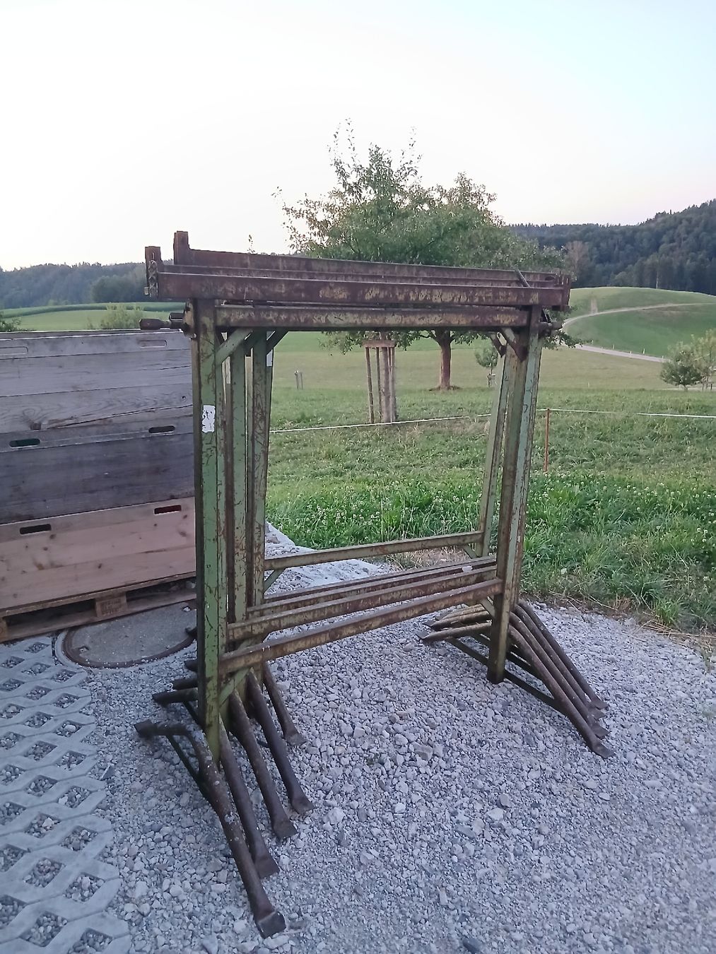 Gerüste: Gerüstböcke Kurbelböcke  – Gebraucht aus Gähwil von Hoelzig1234