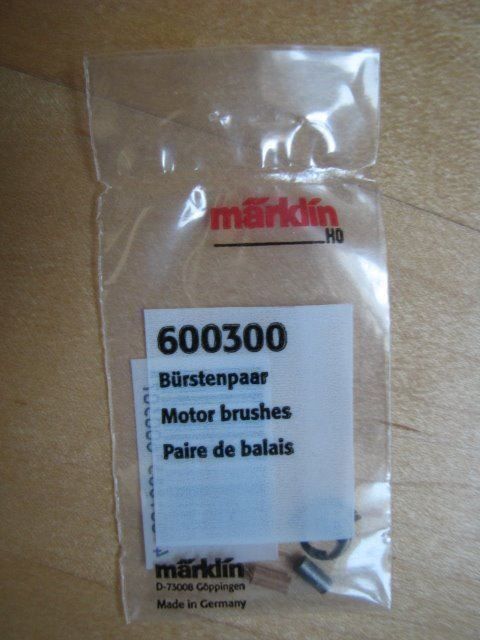 Jeu De Balais Charbon Märklin 600300 - Pour Moteurs Trains Miniatures, Contient 2 Balais Charbon + 2 Balais Cuivre