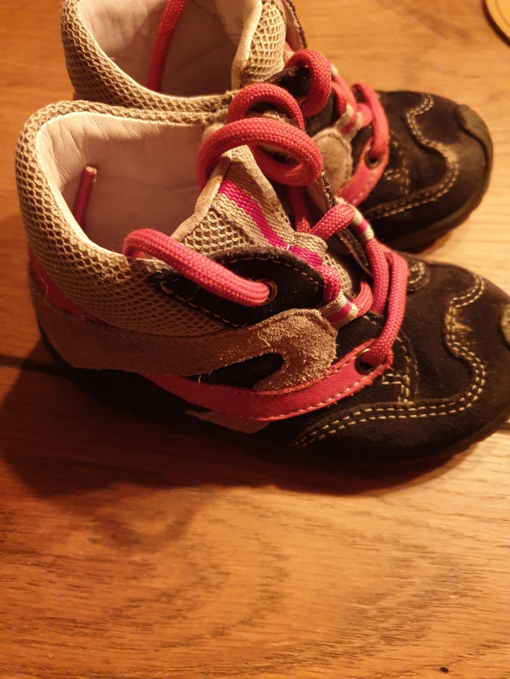 Superfit Scarpe per ragazzi: Superfit Schuhe Grösse 21 – Usato da Reutigen venduto da Easy0807