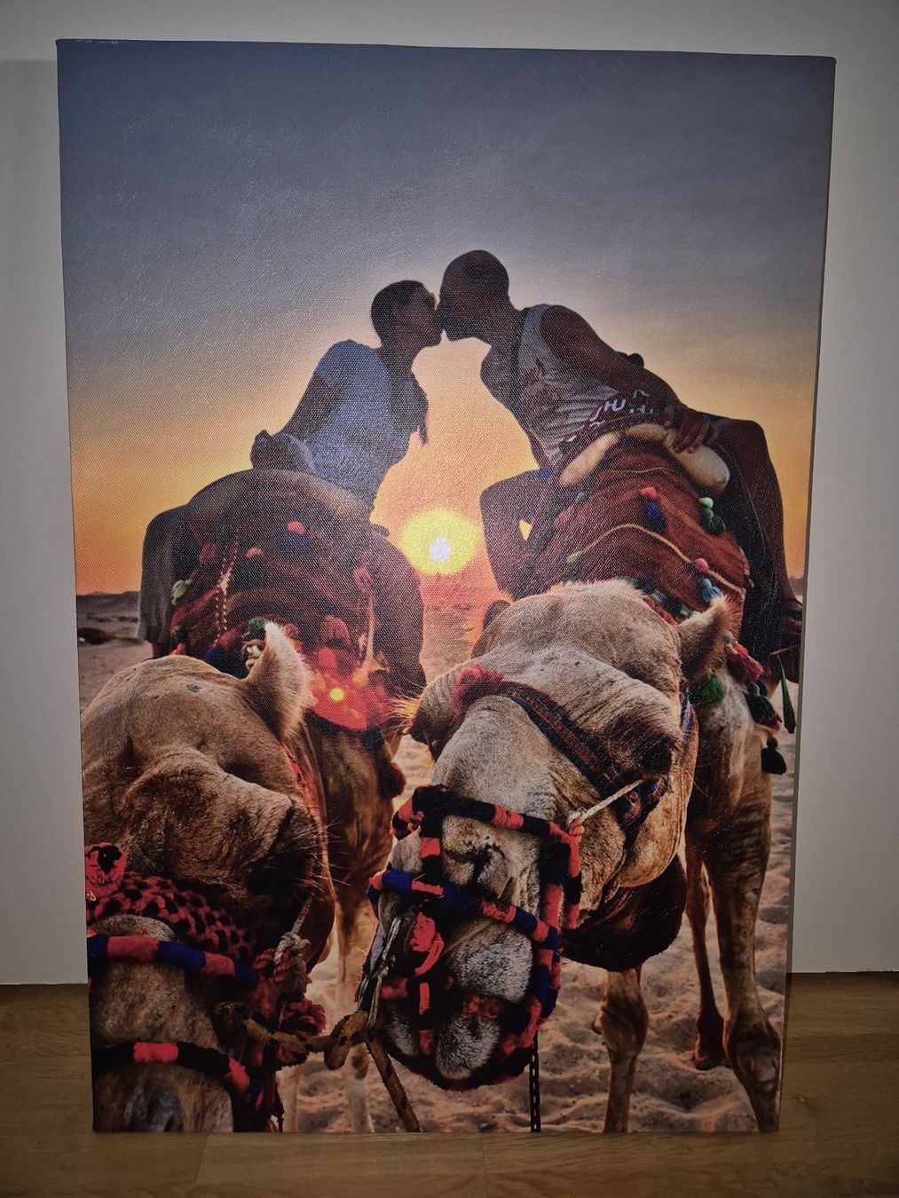Poster & Bilder: Leinwandbild 2 verliebte in der Wüste – Gebraucht aus Langenthal von Camelstar