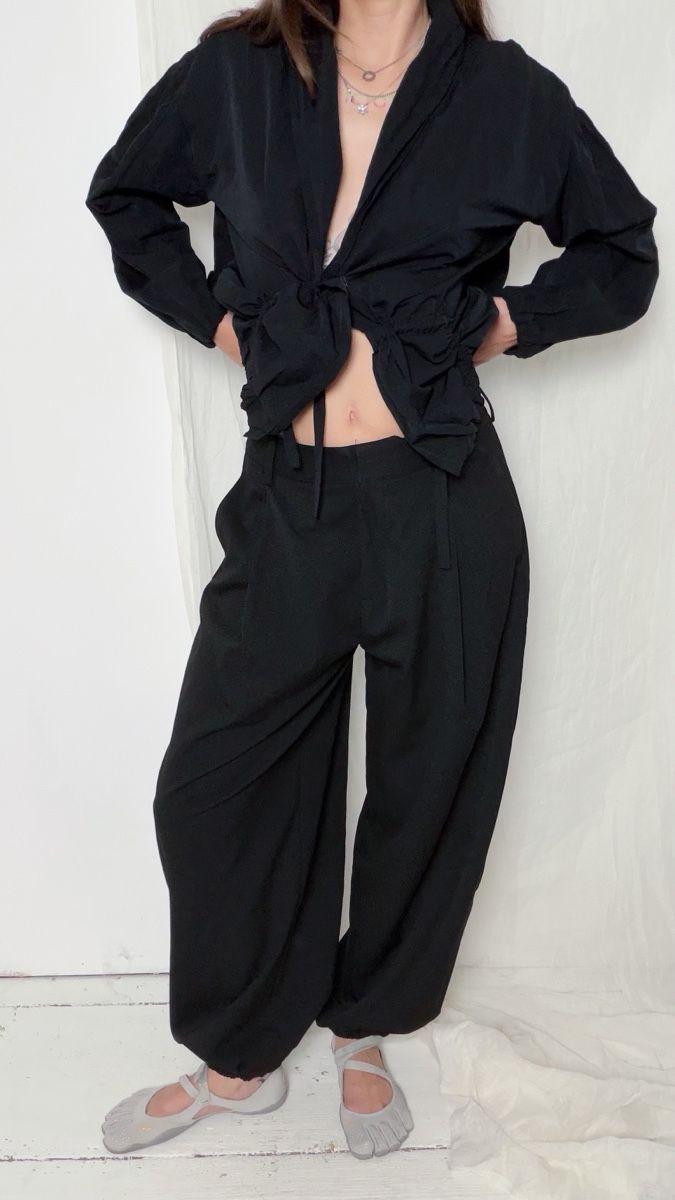 Pull&Bear Pantaloni: Pull&Bear balloon black pants with pockets,  Size S – Nuovo e nell'imballaggio originale da Knonau venduto da Grapesvintage 1