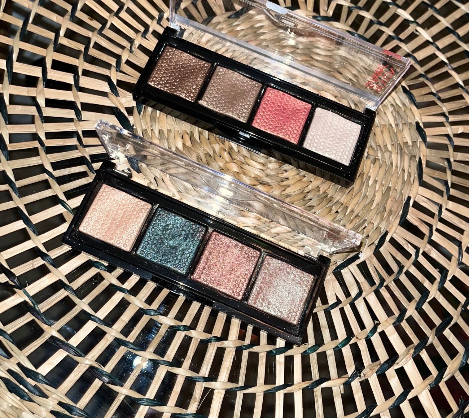 Make-up: 2 Revlon prismatic eyeshadow palettes – Usato da Perrefitte venduto da lulusphere