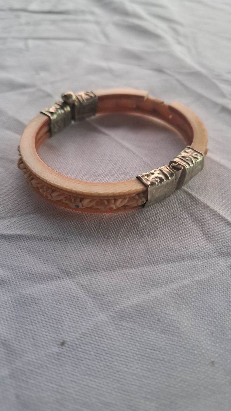 Bracciali & Braccialetti: Vintage Armreif evt.Bone  – Usato da Kölliken venduto da Upcycling-by-Mc-TAM 3