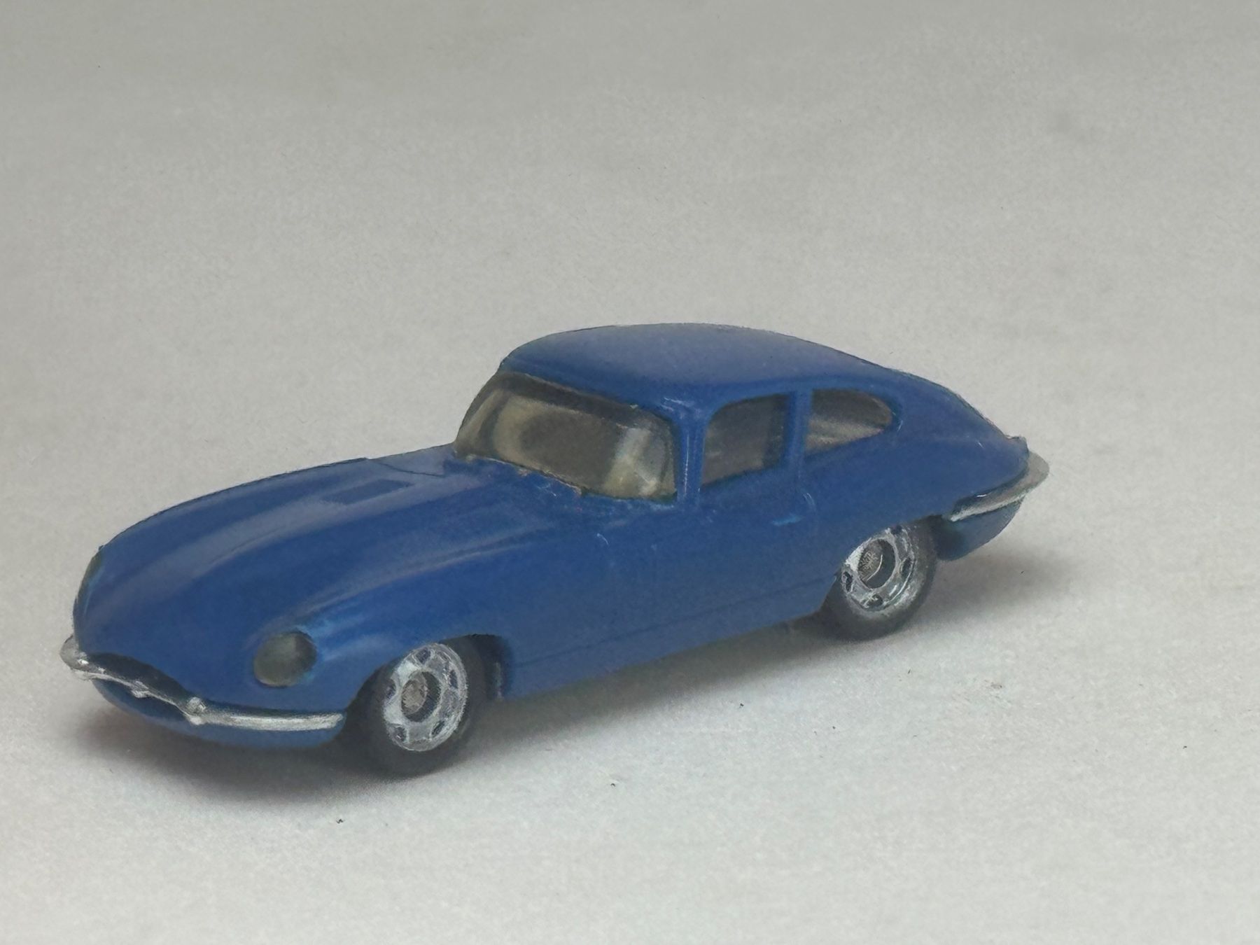 Jaguar Modellini d'auto: GB1-Monogram Jaguar Typ E blau – Usato da Elm venduto da Wikmtz