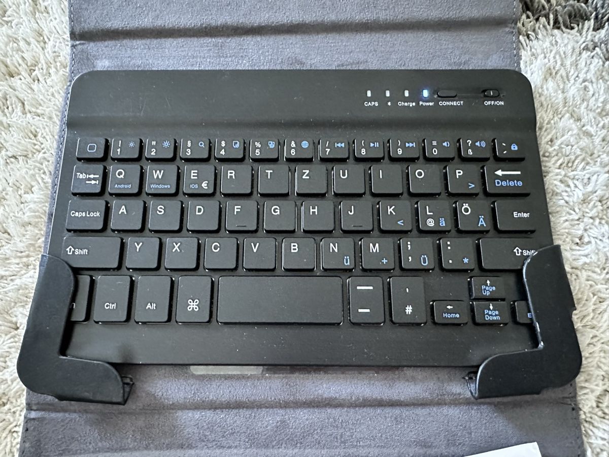 Claviers: Bluetooth Tastatur Schwarz mit Schutzhülle – D'occasion à Thalwil par Thommy_nau 3