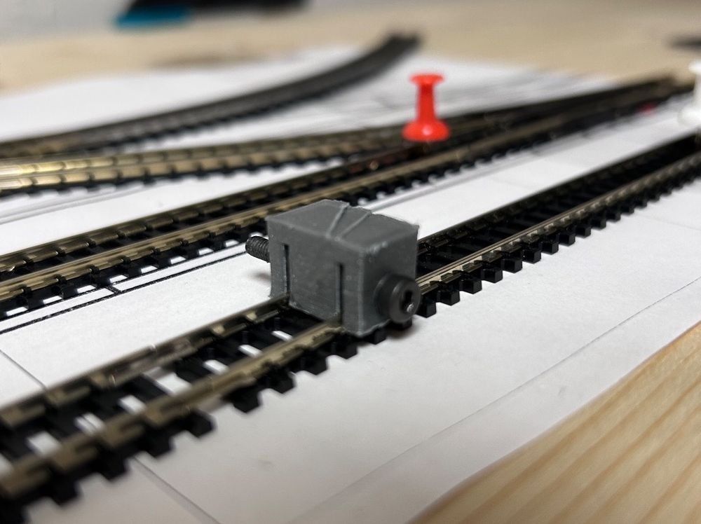 Trix Modelleisenbahnen: 2 set Flex Track Holder N Gauge Minitrix – Gebraucht aus St-Imier von foto2hand