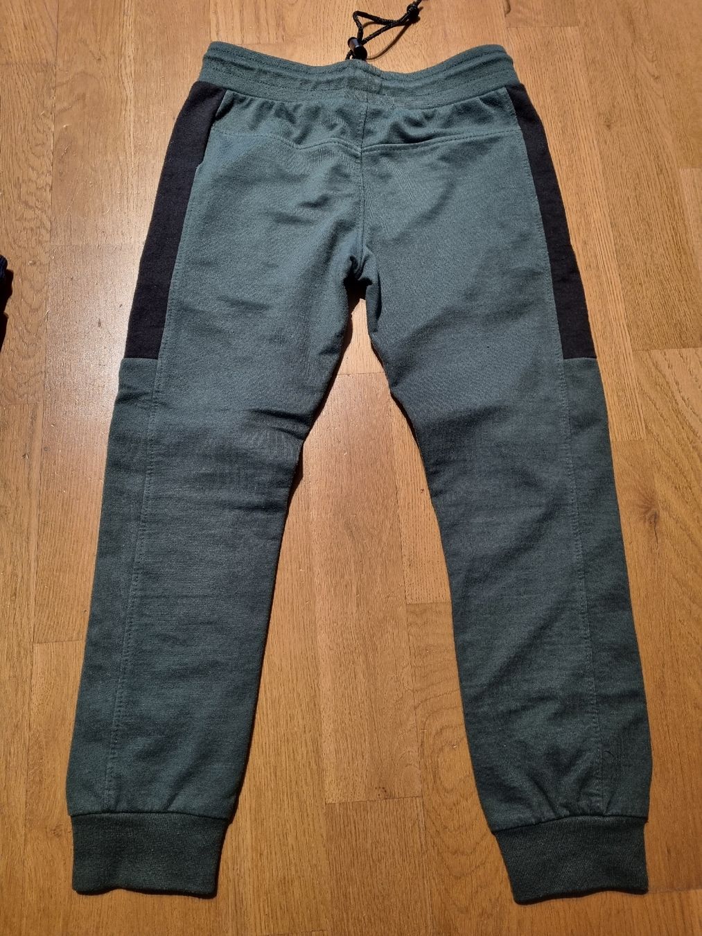 Pantalons: 2 Trainerhosen gr 122 – D'occasion à Rümlang par Franny93 4