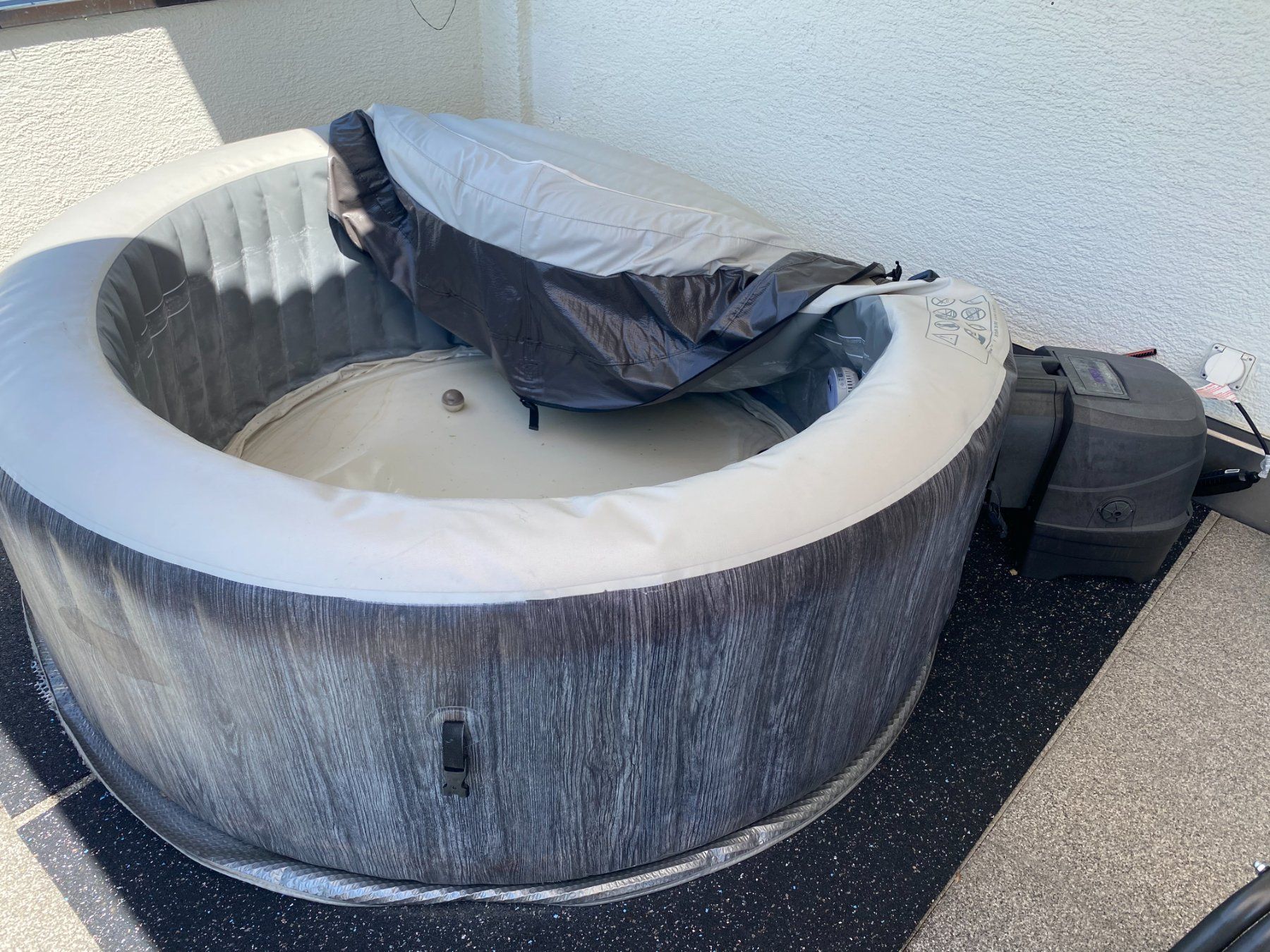 Intex Whirlpool: Defekter Intex-Whirlpool mit Zubehör – Defekt aus Oberengstringen von Lucifer666 1