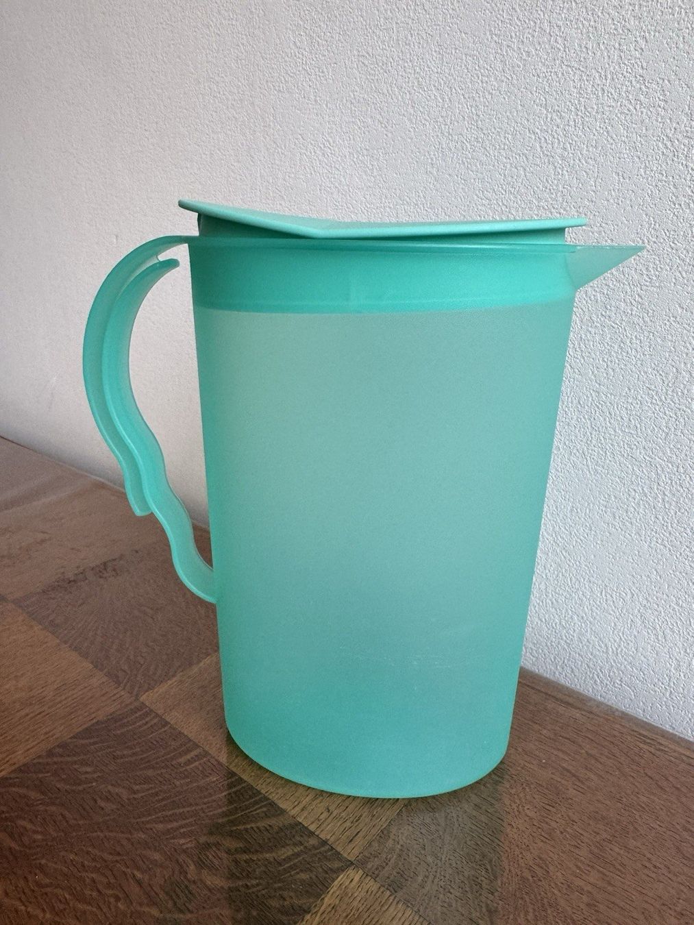 Tupperware Caraffe: Pichet tupperware avec couvercle vert menthe 2L bon état – Usato da Lausanne venduto da Nerfert