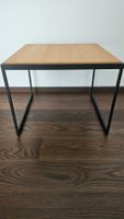 Edeler Bestelltisch (Schwarzes Metallgestell + Holzplatte)