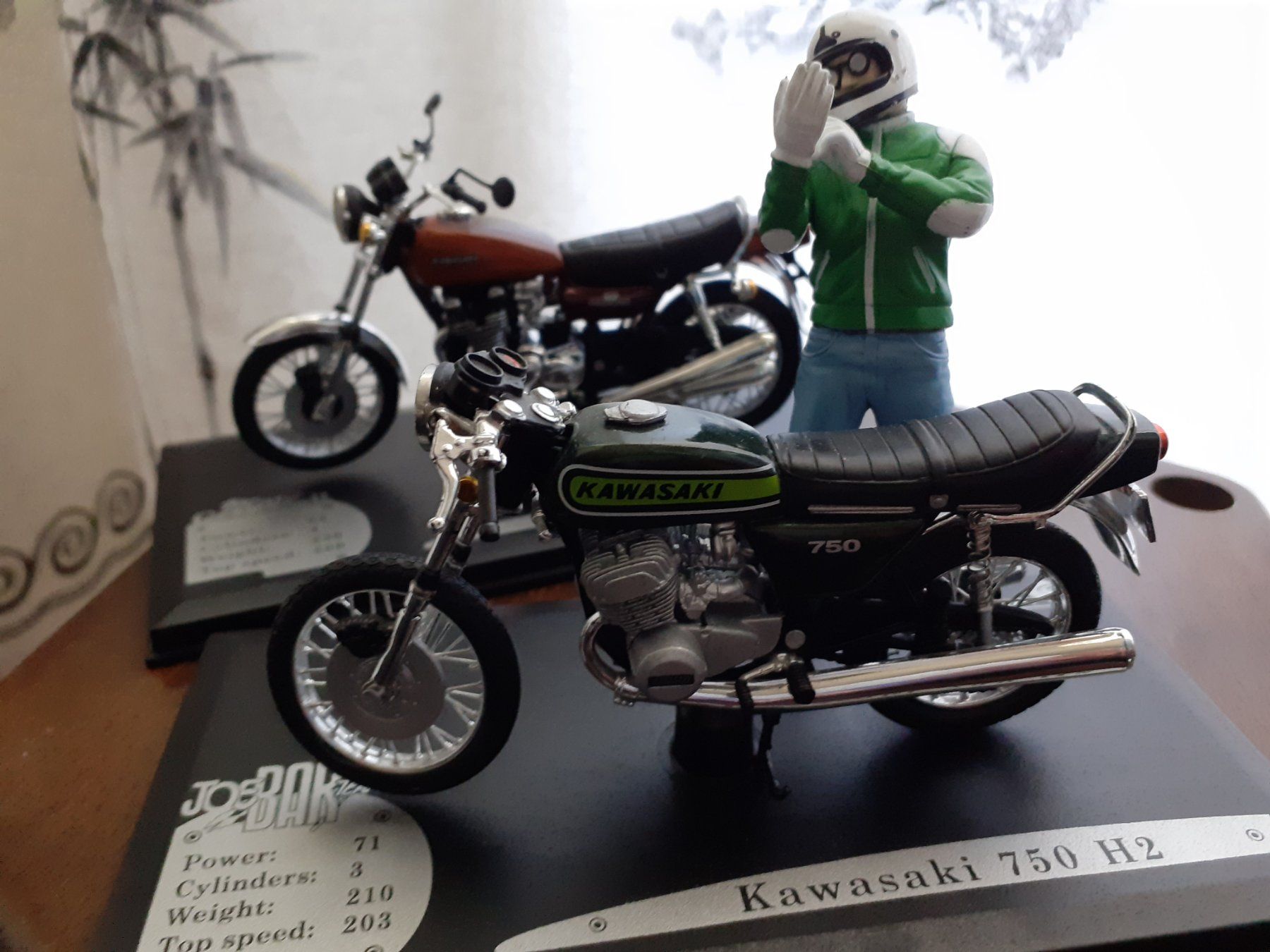 Kit di modellismo & Modellini statici: Solido Modelle 1:18 Joe Bar Team – Usato da Zürich venduto da Crocuda 1
