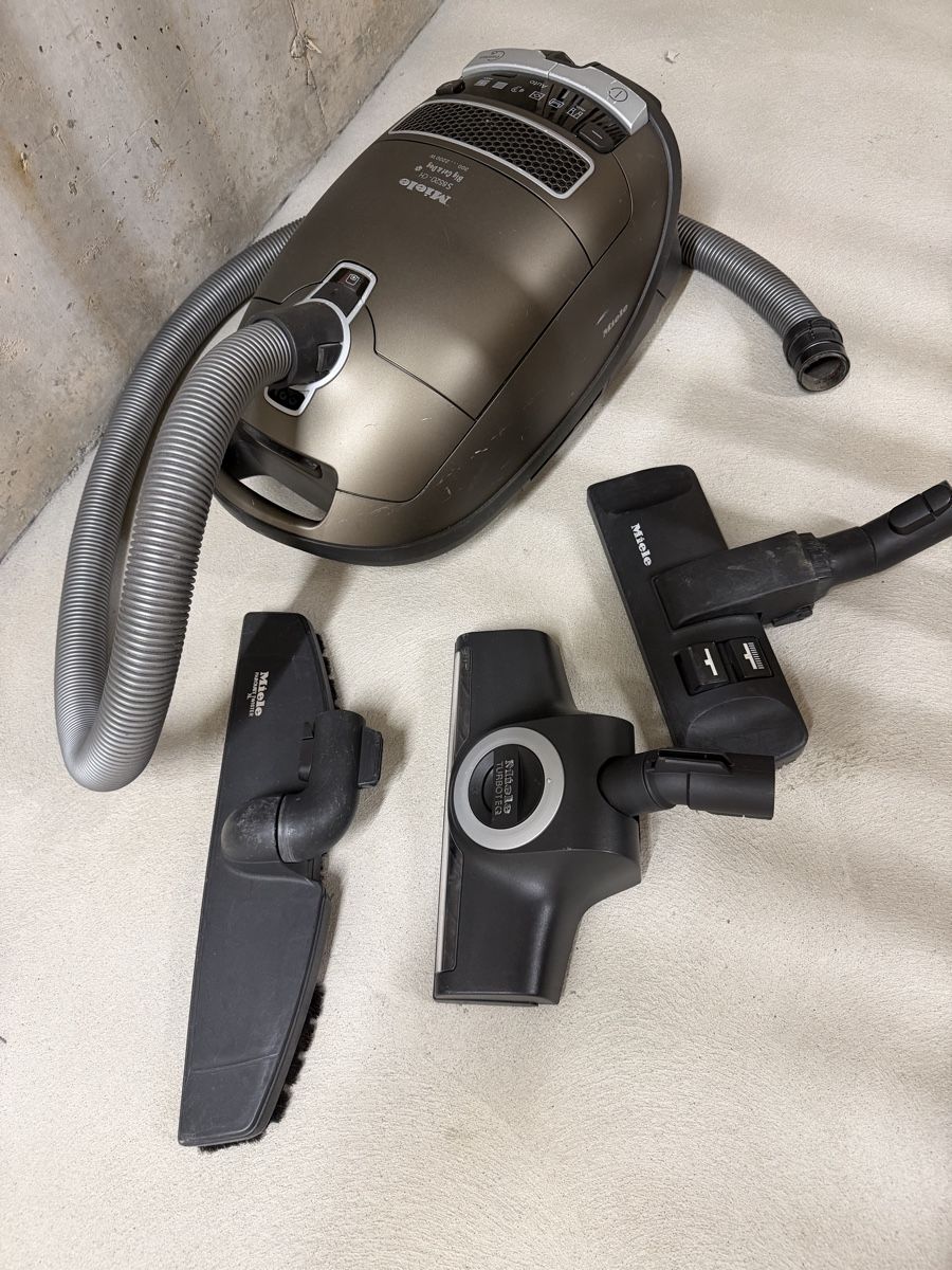 Miele Staubsauger & Zubehör: Miele Staubsauger c3 – Gebraucht aus Zürich von sne.swiss 2