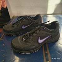 Nike Sportschuhe schwarz lila Grösse 38.5