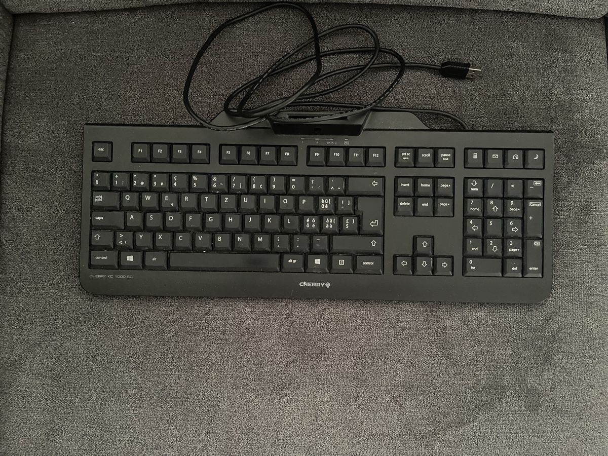 Claviers: CHERRY Keyboard KC 1000 SC Schwarz gebraucht – D'occasion à Münchenbuchsee par ana_6vx7 1