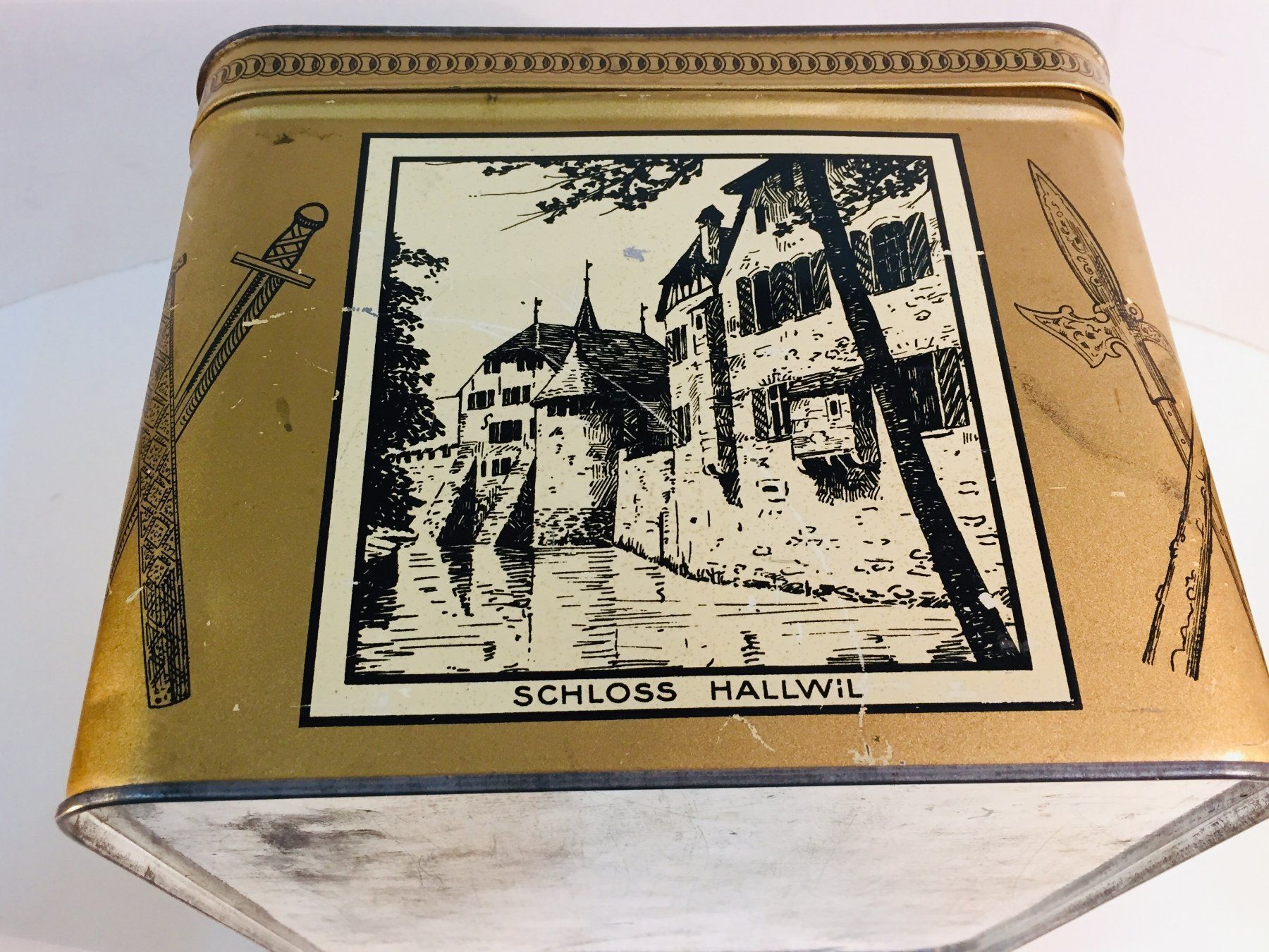 Barattoli: Vintage Blechdose mit Schloss Motiv – Usato da Schaffhausen venduto da vintageville 6