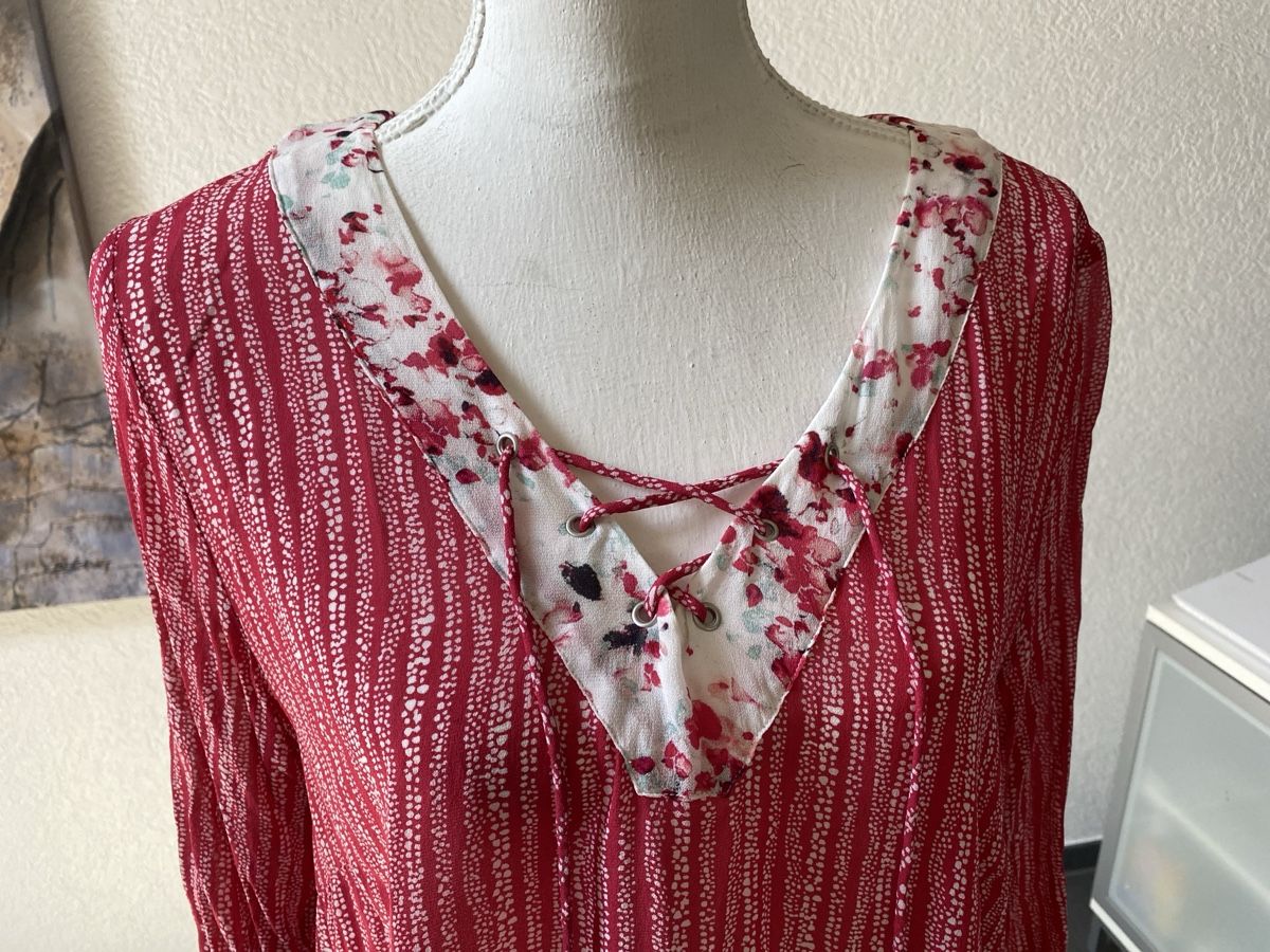 Nile Camicette: Nile Damen Bluse Viscose rot gemustert ca. Grösse M – Usato da Homberg b. Thun venduto da Homata 1