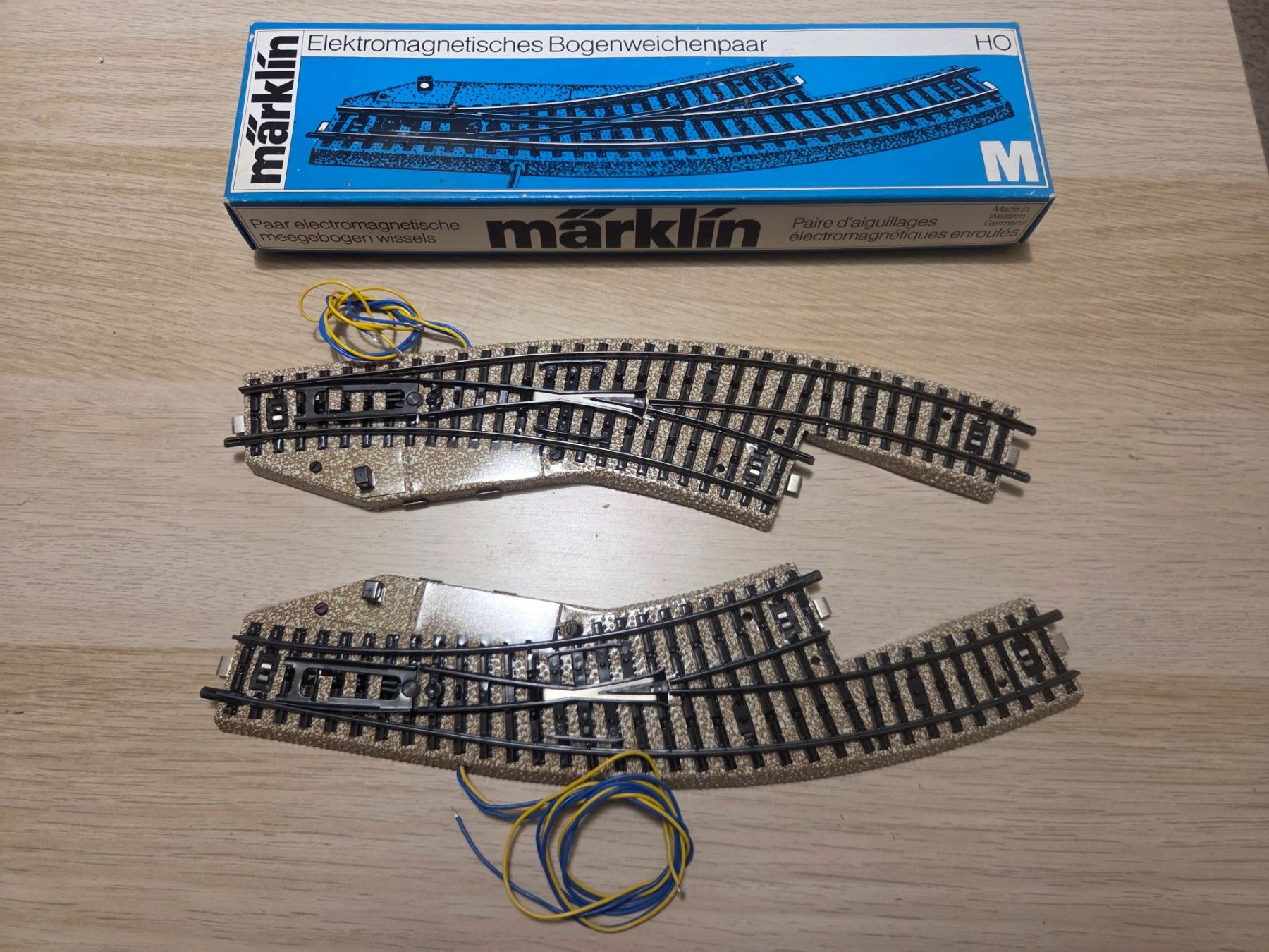 Märklin Modelleisenbahnen: Märklin 5140 Bogenweichenpaar H0 – Neu und originalverpackt aus St-Aubin-Sauges von Lo_Go