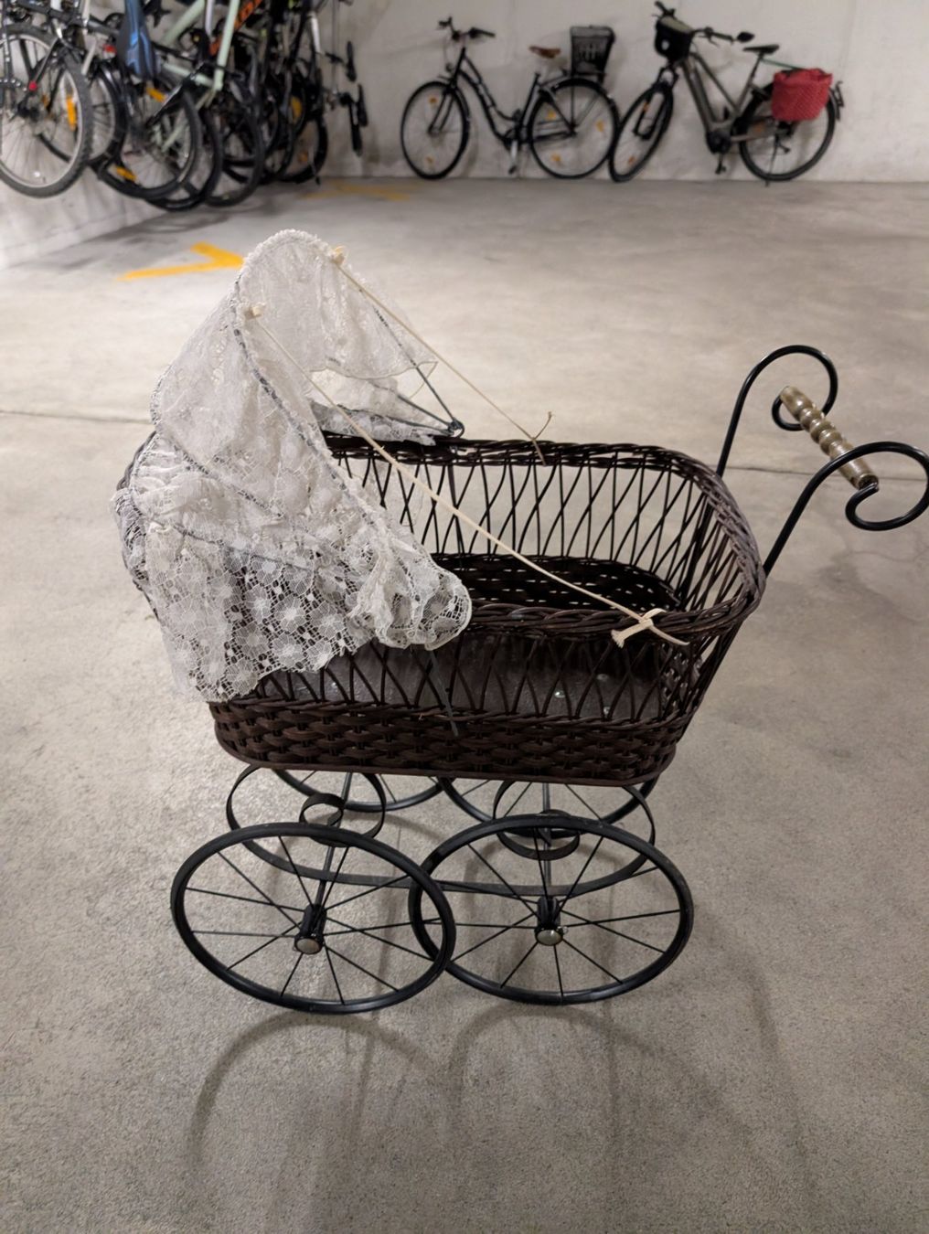 Carrozzine per bambole: Puppenwagen – Usato da Bachenbülach venduto da Classiefied