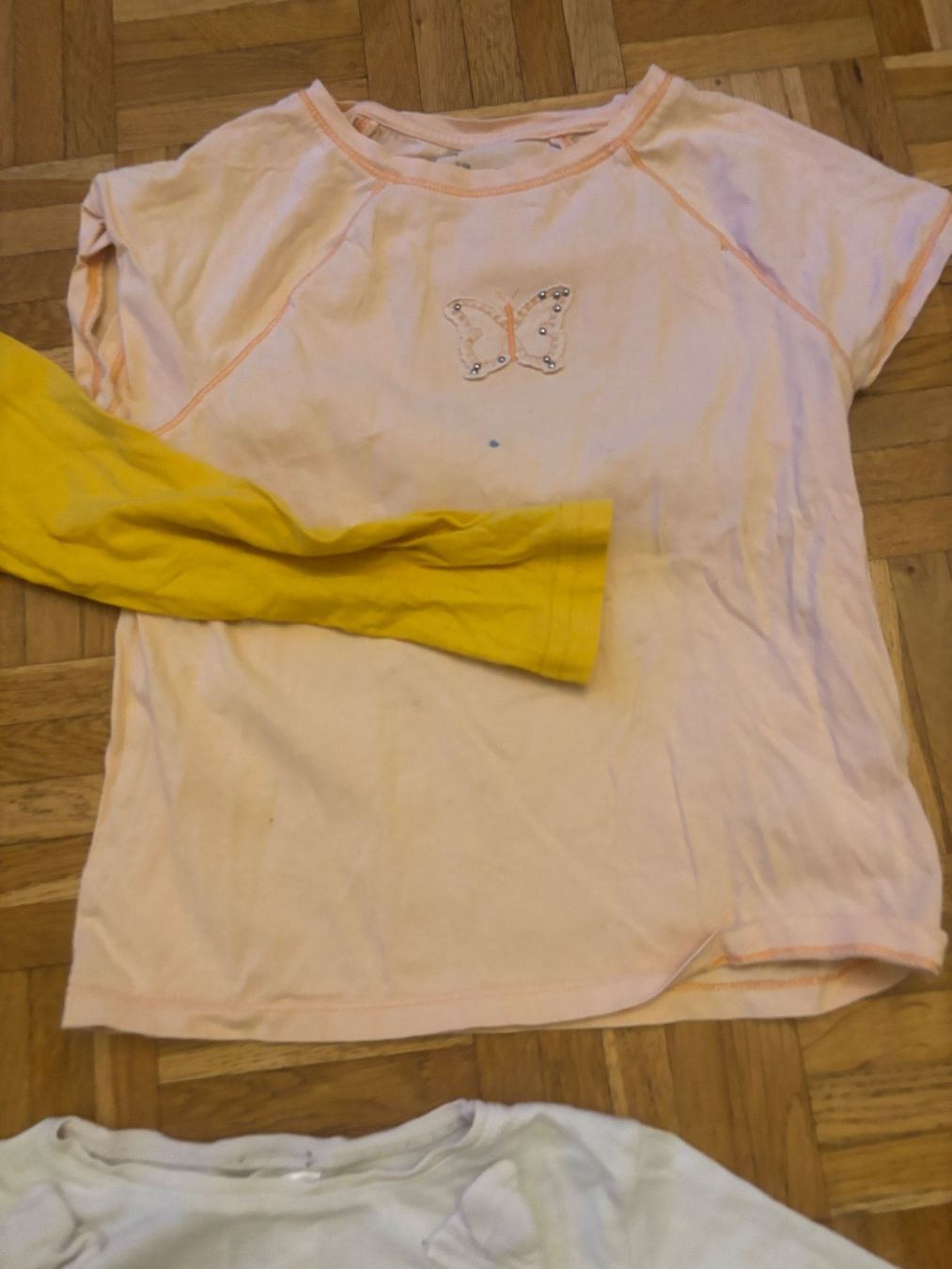 Blusen, T-Shirts & Tops: Mädchen T-Shirts 4er Pack grösse ca 110 cm – Gebraucht aus Wallisellen von AS.TZ. 2