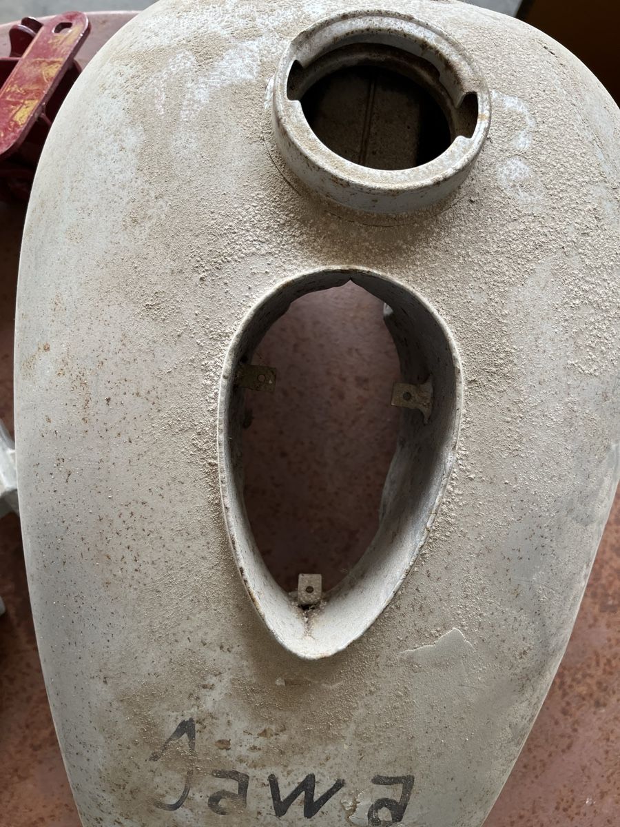 Jawa Tutti i ricambio per moto: Jawa Oldtimer Teile Konvolut - Tank, Ständer, Embleme – Usato da Schötz venduto da RcK1994 2