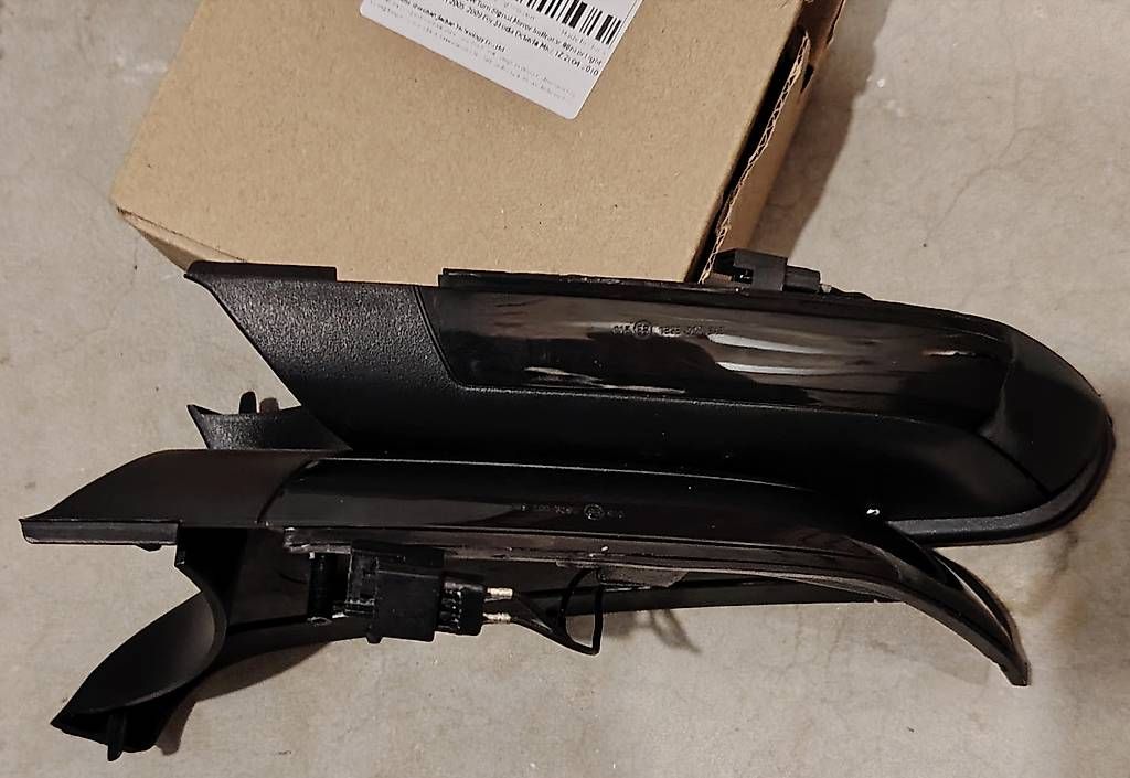 Tutti pezzi di ricambio auto: Dynamic Blinker für Skoda Octavia 2 NF  – Usato da Balgach venduto da ste_wqc7 2