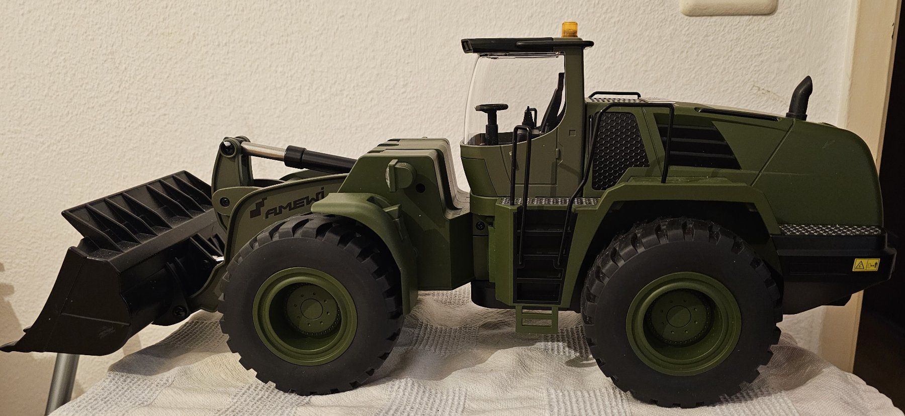 Escavatori: Radlader Militär – Usato da Rotkreuz venduto da kse_kn7b