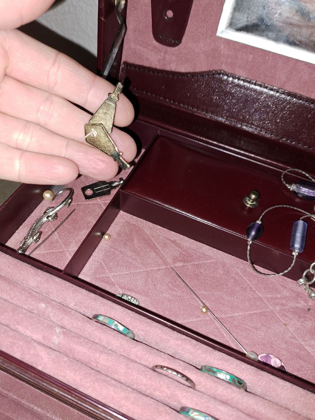Sonstiger Schmuck: LederSchmuckkiste mit Schmuck/Nachlass – Gebraucht aus Kölliken von Upcycling-by-Mc-TAM 7