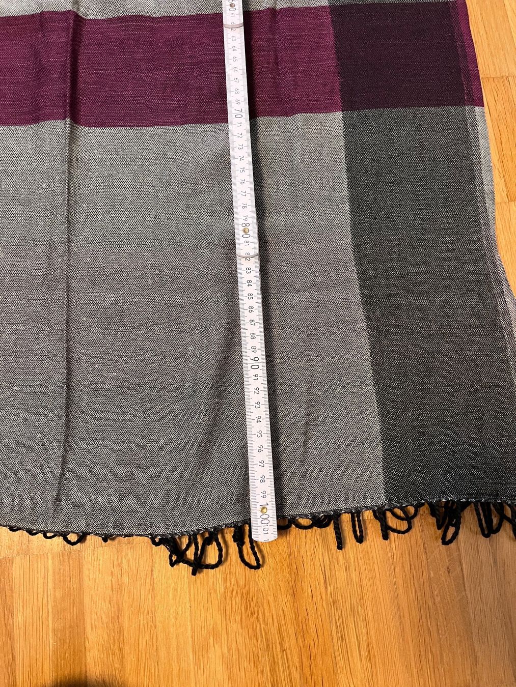 Foulard & Sciarpe: Schicker Schal, grau-lila kariert, mit Fransen – Usato da Jona venduto da Good_luck1_ 3