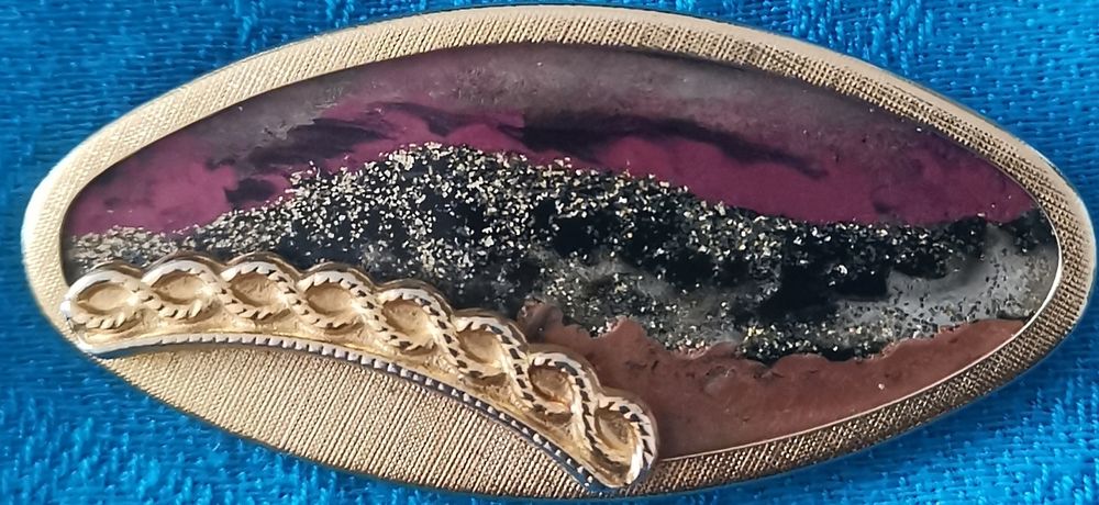 Broche Ancienne Ovale En Résine Marron Et Beige - Modèle Unique
