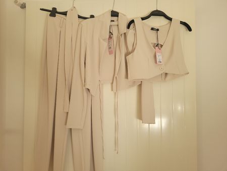 Completo beige Nuna  Lie tg. S giacca pantaloni gilet