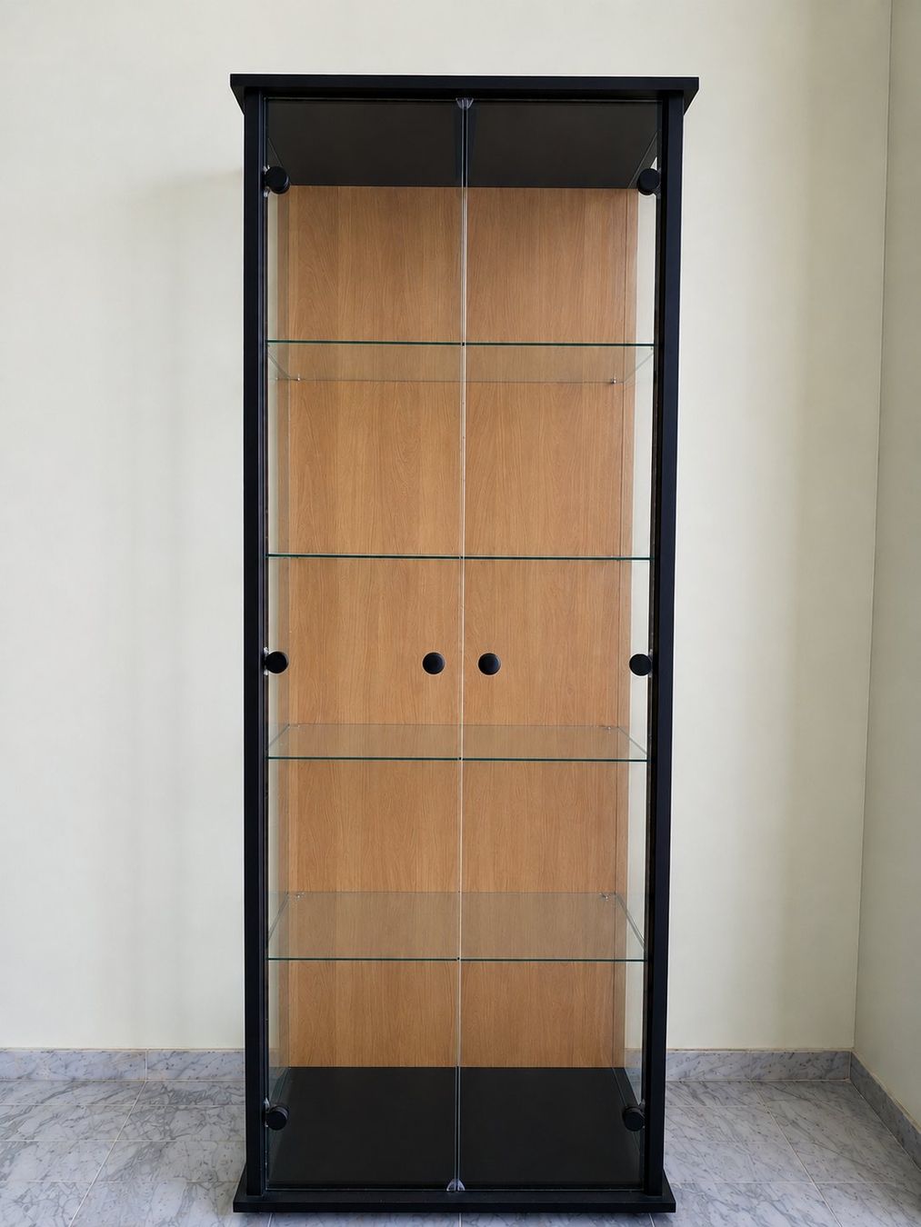 Vetrine: Glasvitrine schwarz/Eiche mit Glastüren 170 cm – Usato da Derendingen venduto da dei_q7cw 1
