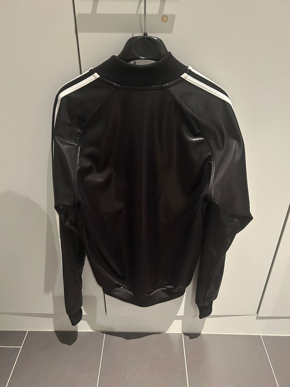 Adidas Jacken: Adidas Jacke – Neu (gemäss Beschreibung) aus Schlieren von Leavio 2