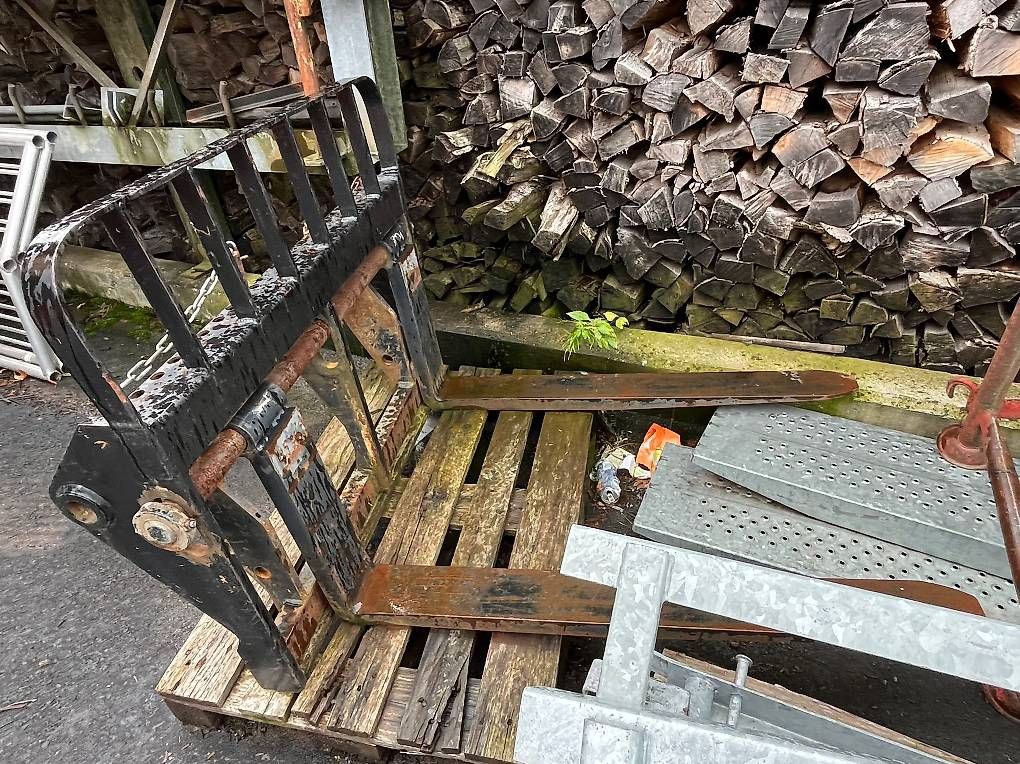 Hoflader: Palettengabel mit Manitouaufnahme – Gebraucht aus Trübbach von off-grid