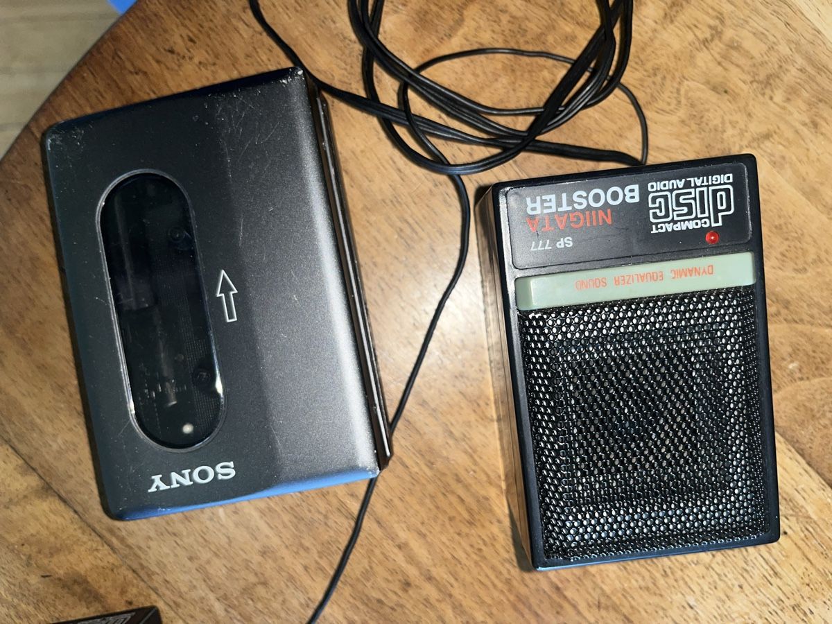 Sony Tragbarer Mediaplayer: Sony Walkman DD-11 defekt – Defekt aus Niederurnen von gebrauchtbrauchbar 1